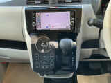 「オートエアコン」が付いています。1年中快適な室内を提供!車内温度を設定すると、風量を自動で調節してくれます。