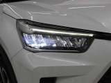 ハイビームで走行中、対向車を検知し操作することなく部分的に遮光する、ADB(アダプティブドライビングビーム)を装備。対向車に眩しい思いをさせることなく、ハイビームの視認性を確保します。
