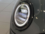 モデルが変わっても一目でMINIと分かるアイコンはそのままに、その時代に合わせた最新の技術、安全装備を搭載させております。