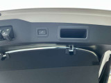 電動でバックドアが開け閉めできます。リモコンキーでも操作が可能です。