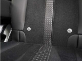 ◆ISOFIX◆シートベルトいらずでチャイルドシートと固定金具を連結するだけでガッチリ固定できます。
