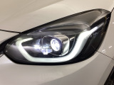 【LEDヘッドライト】点灯した瞬間のクリーンな白さが、今の車らしい清潔感を感じさせてくれます。明るさだけでなく、寿命や省エネ性能も優秀。長く乗る一台だからこそ、こだわわりたい方に最適です。