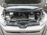 エンジンルームは綺麗で整備し易い車です。