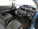 シンプルで使いやすいデザインの運転席です。
