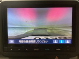 【バックカメラ】運転が苦手な方も車庫入れラクラクです!ギアをリバースに入れれば自動的に切り換わりますので、面倒な操作は不要です♪狭い駐車場もお車を傷つけず安心ですね!