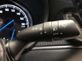 ライトスイッチです。「AUTO」にすると外の明るさに応じてスモールライト・ヘッドライトが自動でON・OFFします。夕暮れ時や屋内駐車場、トンネルなどに便利です。フォグランプもON・OFFできます。