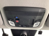 【SOSボタン】体調が悪くなったときや、事故に遭遇したとき、あおり運転にあっている時など、緊急時にボタンを押すと緊急サポートセンターにつながり、オペレーターが警察・救急への取次ぎを行います。