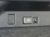 ステアリングスイッチはハンドルを握ったままで各種装備の設定・オーディオの操作が可能。その他衝突軽減ブレーキの設定や踏み間違い等も・・・