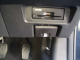 運転席右下側にETCがビルトインされています。