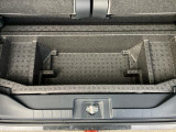 インナートリム、ダッシュボードの艶出し、内窓の拭き上げ等を行い、品質基準を満たしているか仕上がりのチェックを実施します。