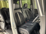 乗降がしやすい運転席。高さが調節できて小柄な方でも運転しやすいポジションをとることができます。