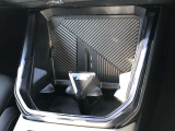 車両の詳細、ご質問につきましては、営業スタッフまでお気軽にご連絡下さいませ。遠方のお客様には実車の詳細動画送信も承ります。お問合せをお待ち致しております。