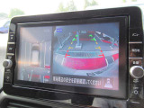 車を上から見下ろしているかのような映像で周囲の状況を確認できるアラウンドビューモニター。狭い駐車場や駐車が苦手な方でも安心。