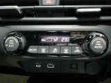 使いやすいダイヤル式のオートエアコンパネルとなっておりますよ♪