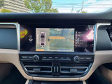 駐車時、後方の映像がモニターで確認できます。狭い場所での駐車もスムーズです。