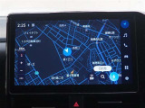 ディスプレイオーディオ(コネクティッドナビ対応)PLUS搭載。T-Connectご契約で2029年10月まで無償で利用できるナビ(期限到来後は有償)と、解約後も利用できる車載ナビが搭載されています。