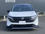 フロントガラスの上部には衝突軽減ブレーキの装置も付いており、より安全に運転を楽しんでいただくことができます。