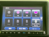 CDやラジオ、テレビ、USBなど、音楽や放送を選べるメニューをまとめて表示。選択肢が画面上に並び、使いたい音源を見つけやすい分かりやすい構成です。