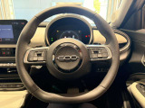 握りやすく、運転がしやすいハンドルです。