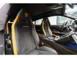 Seats in full Alcantara with Performante trim