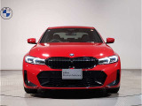 ☆BMWの代名詞とも言える【キドニーグリル】一目見ただけでBMW車であると認識できる確固たるアイコンとして存在感を放ちます☆