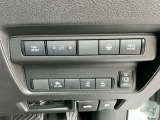 運転席右側には電動スライドドア等の各種スイッチがまとめられています!