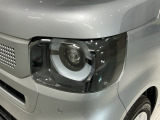 LEDヘッドライトは、点灯の瞬間から最大光量を発揮し、突然暗くなるトンネルなどでの安定感を高めます。