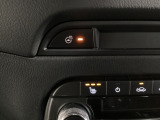 運転席、助手席には3段階で温度調節が可能なシートヒーターを装備しております。ステアリングヒーターはハンドルをじんわりと温めます♪寒い朝でも快適に運転できますよ♪
