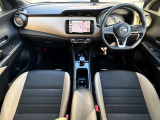 前席内装の全体像です。是非実車をご覧にお越し頂き実際にお座りください。