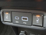運転席、助手席にはシートヒーターが付いています。最近の冬場は例年よりも寒くなっています。。。シートヒーターがあるとないとじゃ大違い!ぜひお試しあれ!