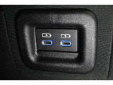 運転席後USB端子ソケット装備!