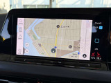 「ディスカバープロ」ナビゲーション機能をはじめ、車両設定や走行情報の確認など、多彩な機能をスマートに操作できます。