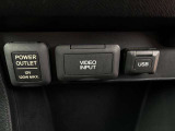USB差込口ございます。ビデオ(赤青黄色)の差込口のありますよ!