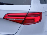 ◆後続車からの視認性を高めます◆アウディらしい洗練されたデザインがリアビューをスタイリッシュに演出します◆