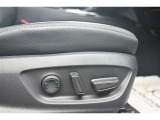 パワーシート搭載。微妙な調整が手軽にでき、ぴったりのポジションで運転することが可能です。