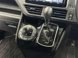 自動で車内温度を調整してくれる【オートエアコン】付きです
