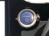 エンジンスタートスイッチです。キーが車内にあれば、エンジンの始動や停止はスイッチを押すだけ!キーを取り出す手間を省き、ワンプッシュで操作できるので簡単でスムーズです。