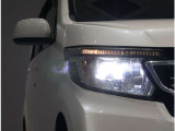ヘッドライトはより遠くが照らせるディスチャージヘッドライト『HID』となっています!これで夜道も雨天時も安心です。