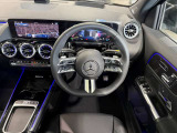 <メルセデスの認定中古車「サーティファイドカー」には、最大100項目にも及ぶ点検・整備項目が設定されています>