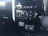 操作しやすいオートエアコン。車内をいつも快適に保つ事が出来ます。