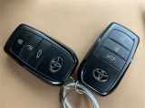 ドアの開閉時、両手が荷物で塞がっている時はキーレスでのカギの解除が大変ですよね。スマートキーはポケットやバッグに入れておけば、ノブに触れただけでロックの解除が可能です。とても便利な機能です