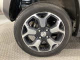 足元は純正15インチアルミホイールを履きます。
