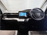 ◆インテリアパネル◆視界広々で非常に運転しやすくロングドライブでも疲れを感じさせないすっきりとまとまったインパネ周りです。