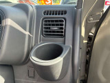 運転席側ドリンクホルダー