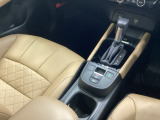 停車中にブレーキペダルを踏み続けなくてもブレーキ保持ができるオートマチックブレーキホールド機能もついております。『ECONスイッチ』車を低燃費モードに自動制御します。