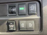 両側スライドドアはオート機能付き。運転席からも開閉可能です。