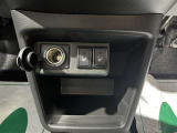 前席両席シートヒーター付き。シガーソケットも付いております。