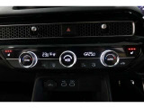 運転席と助手席の温度設定の変更が可能な左右独立タイプのデュアルエアコンです♪♪♪暑がりな人・寒がりな人も誰もが車内を快適にお過ごしいただけます♪♪♪