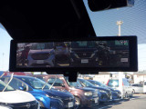 【日産のスマート・ルームミラーは内蔵モニターで後方の状況をクリアな画像で確認でき、通常のルームミラーに切り替えて後席の様子を確認することもできます。