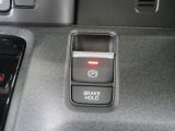 【電子制御パーキングブレーキ】スイッチ操作でパーキングブレーキをオン/オフ。発進時、運転席のシートベルトが着用されている時アクセルを踏めば自動的に解除されます。